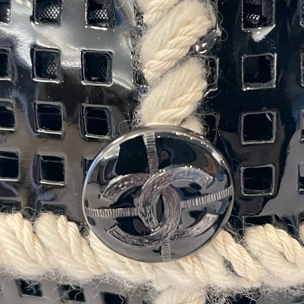 Authentic CHANEL RunwayCafé/Brasserie Laser Cage Jacket Size 38 Lagerfeld - Picture 5 of 12